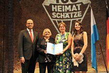 Heimatminister Albert Füracker und Kunstministerin Prof. Dr. med. Marion Kiechle prämieren 100 Heimatschätze